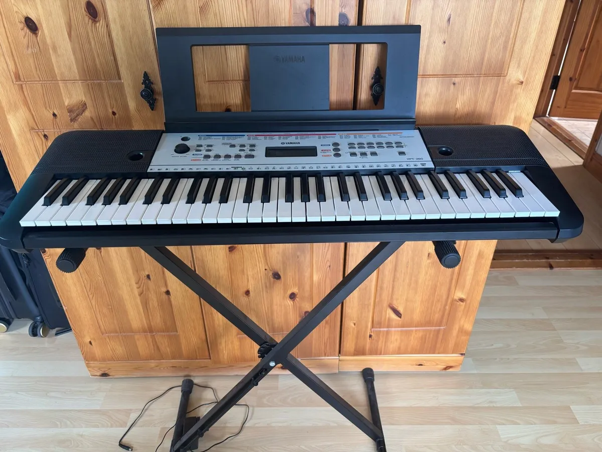 Keyboard (Yamaha YPT-260) - Image 2
