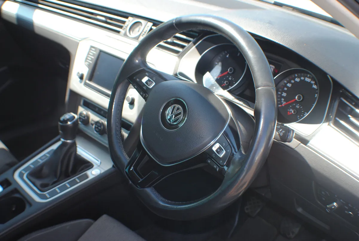Volkswagen Passat 2017 1.6 TDI 4DR SALOON - Image 3