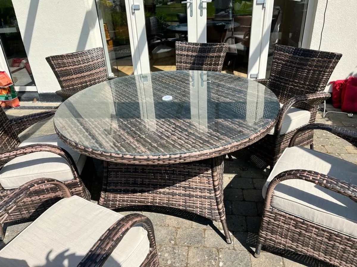 Garden Table & Chairs (round) - Image 1