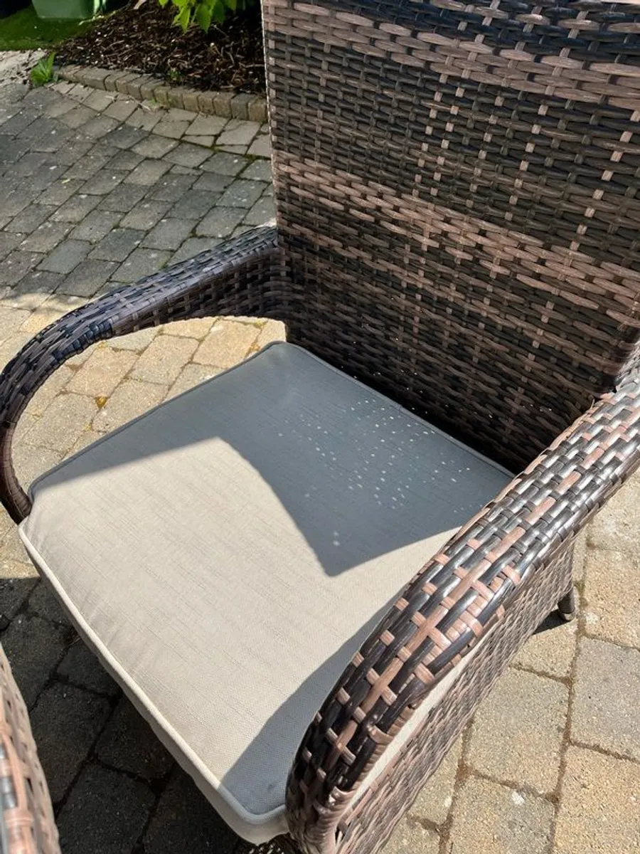 Garden Table & Chairs (round) - Image 3