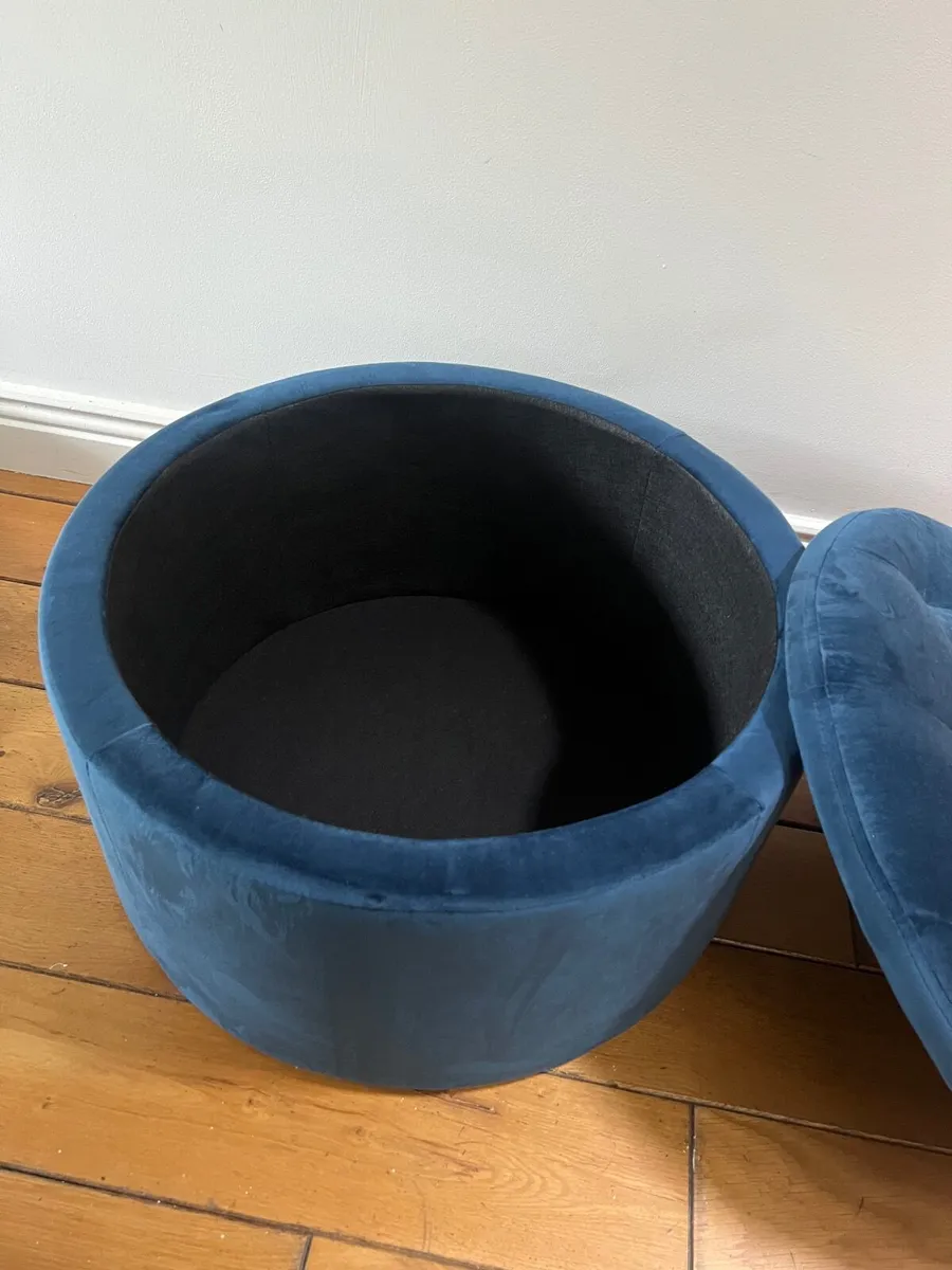 Blue ottoman - Image 1