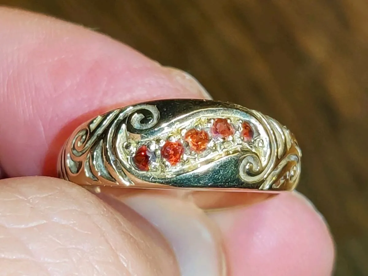 CELTIC GARNET, 9CT Gold Vintage Unisex Dress Ring - Image 1