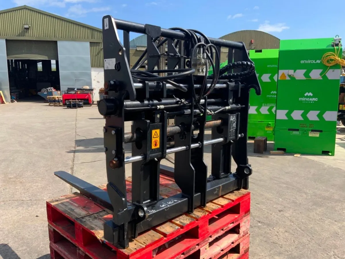 JCB PRECISION PLACER FORK CARRIAGE.....4280. - Image 4