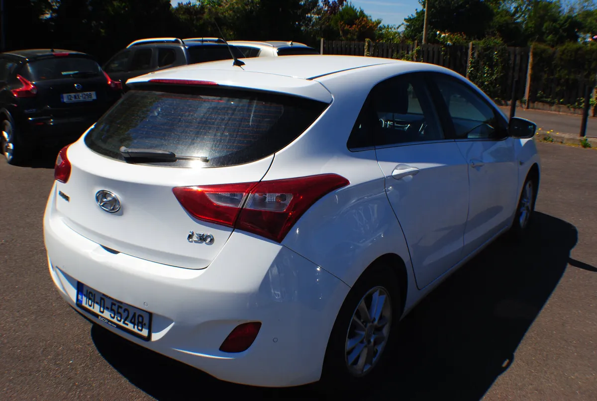 Hyundai i30 2016 1.6L 5DR H/B WHITE - Image 4