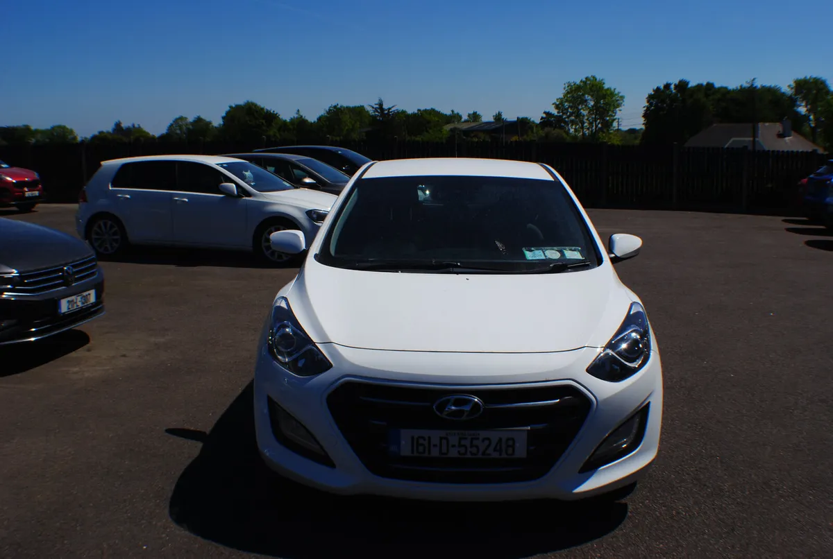 Hyundai i30 2016 1.6L 5DR H/B WHITE - Image 1
