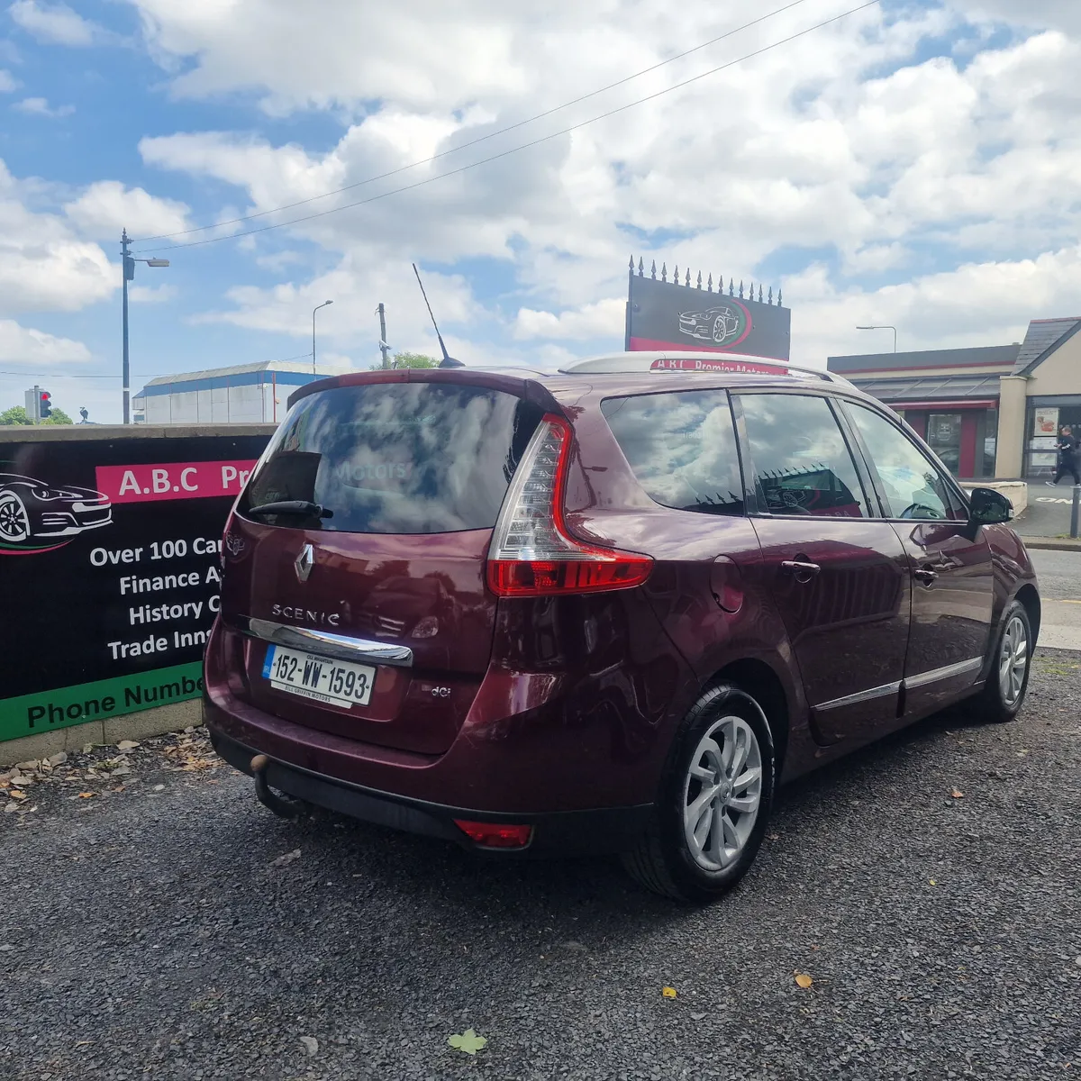 Renault Grand Scenic 2015 1 Owner - Image 2