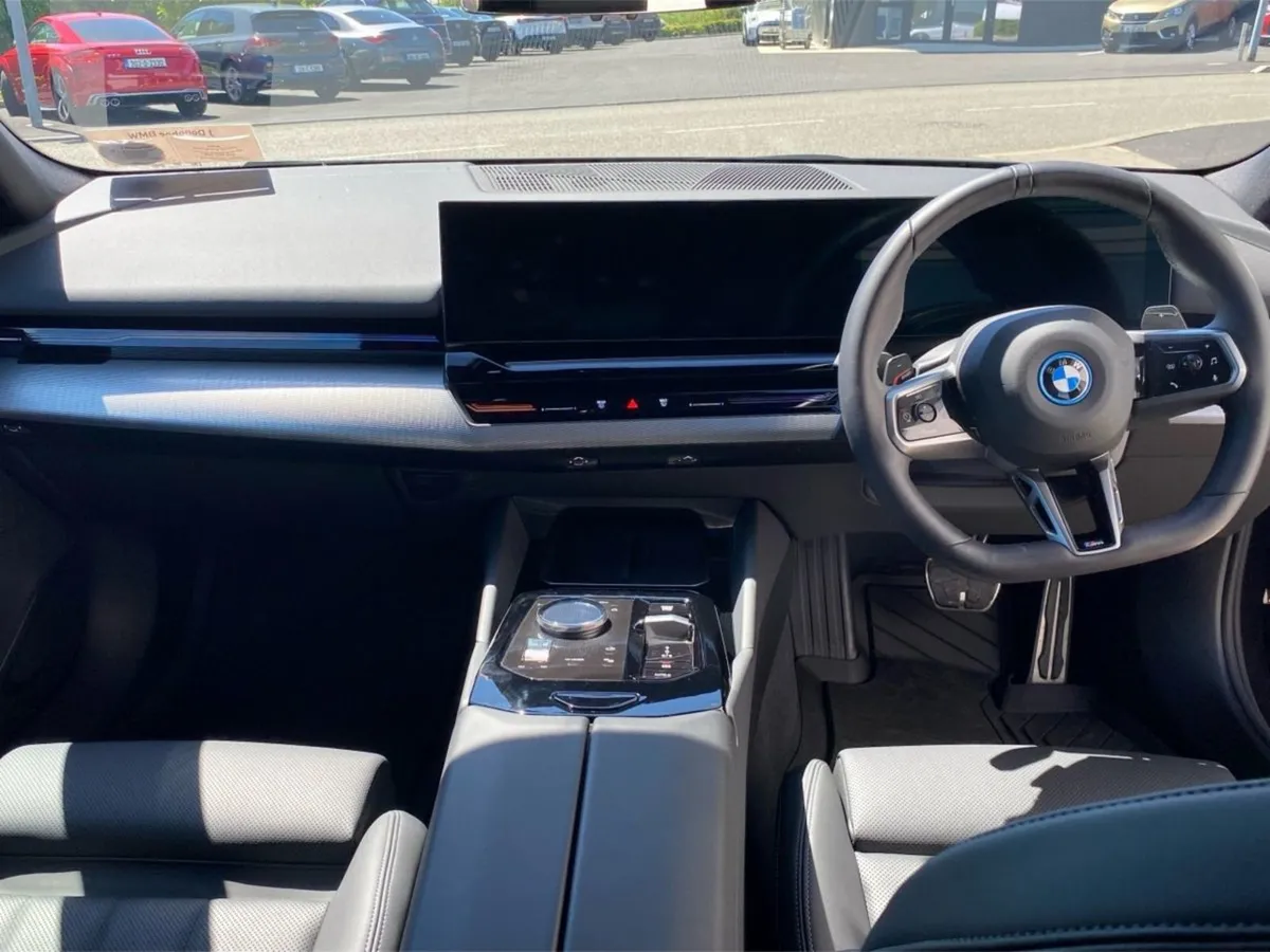 BMW 5 Series 530e M Sport Saloon - Image 4