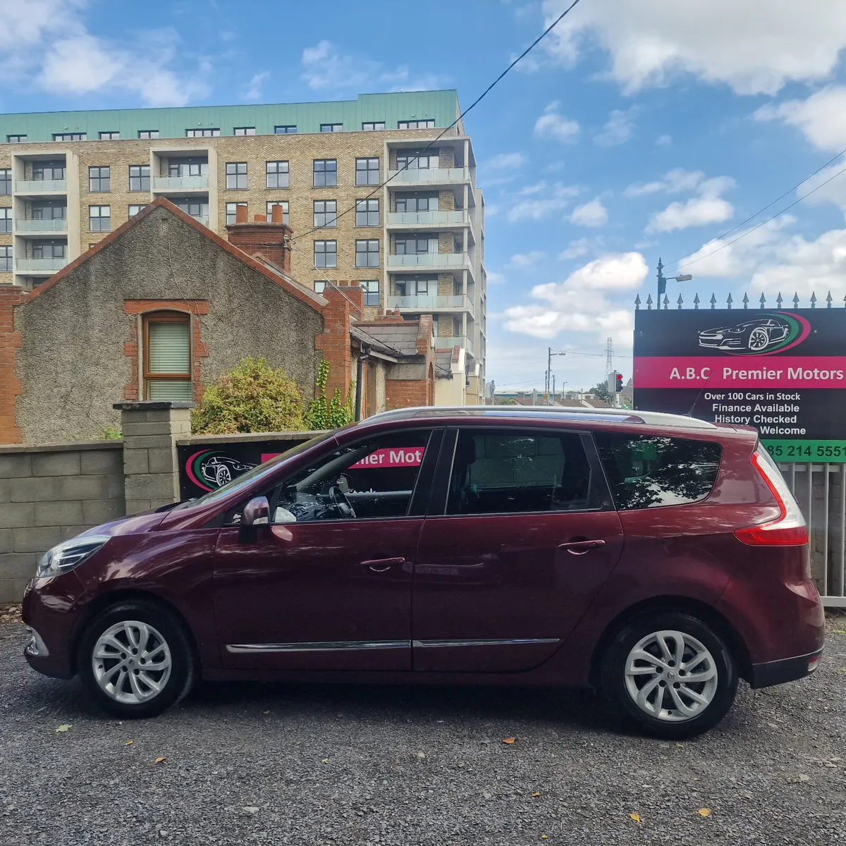Renault Grand Scenic 2015 1 Owner - Image 4