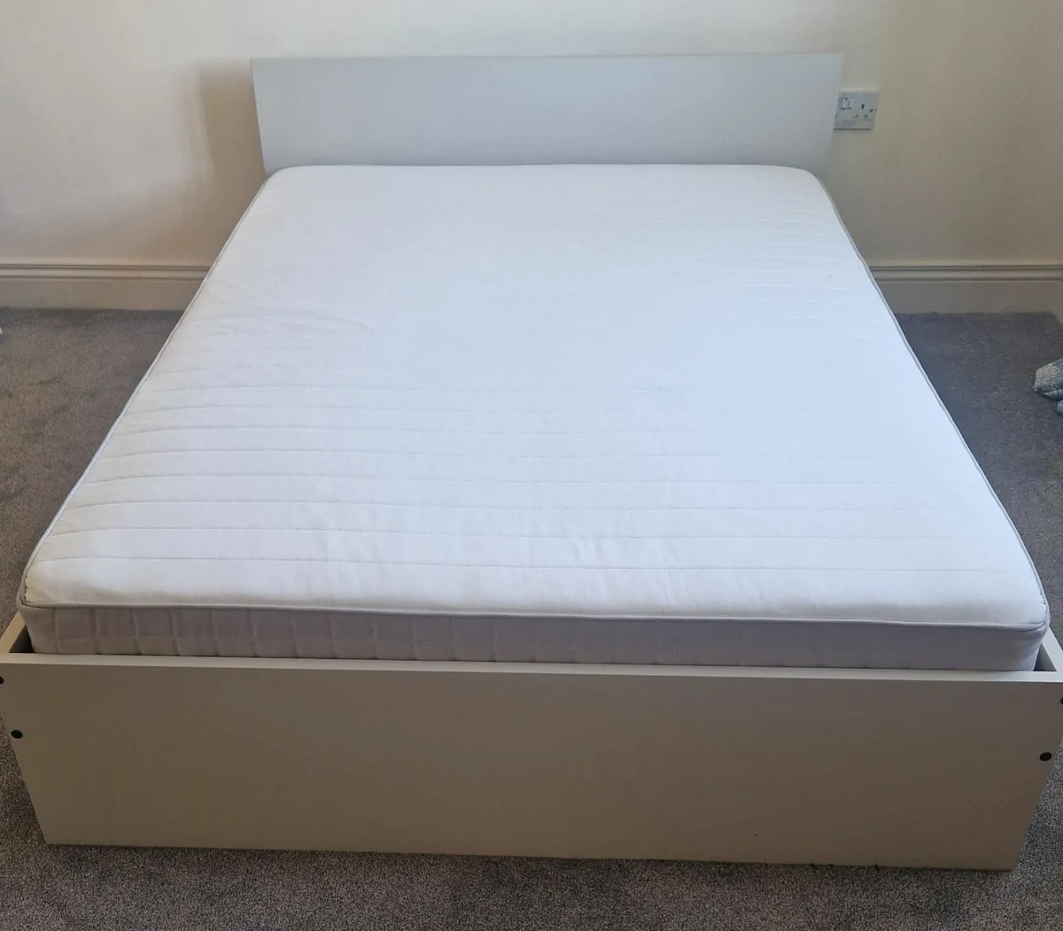Double bed with mattress, good as new. - Image 1