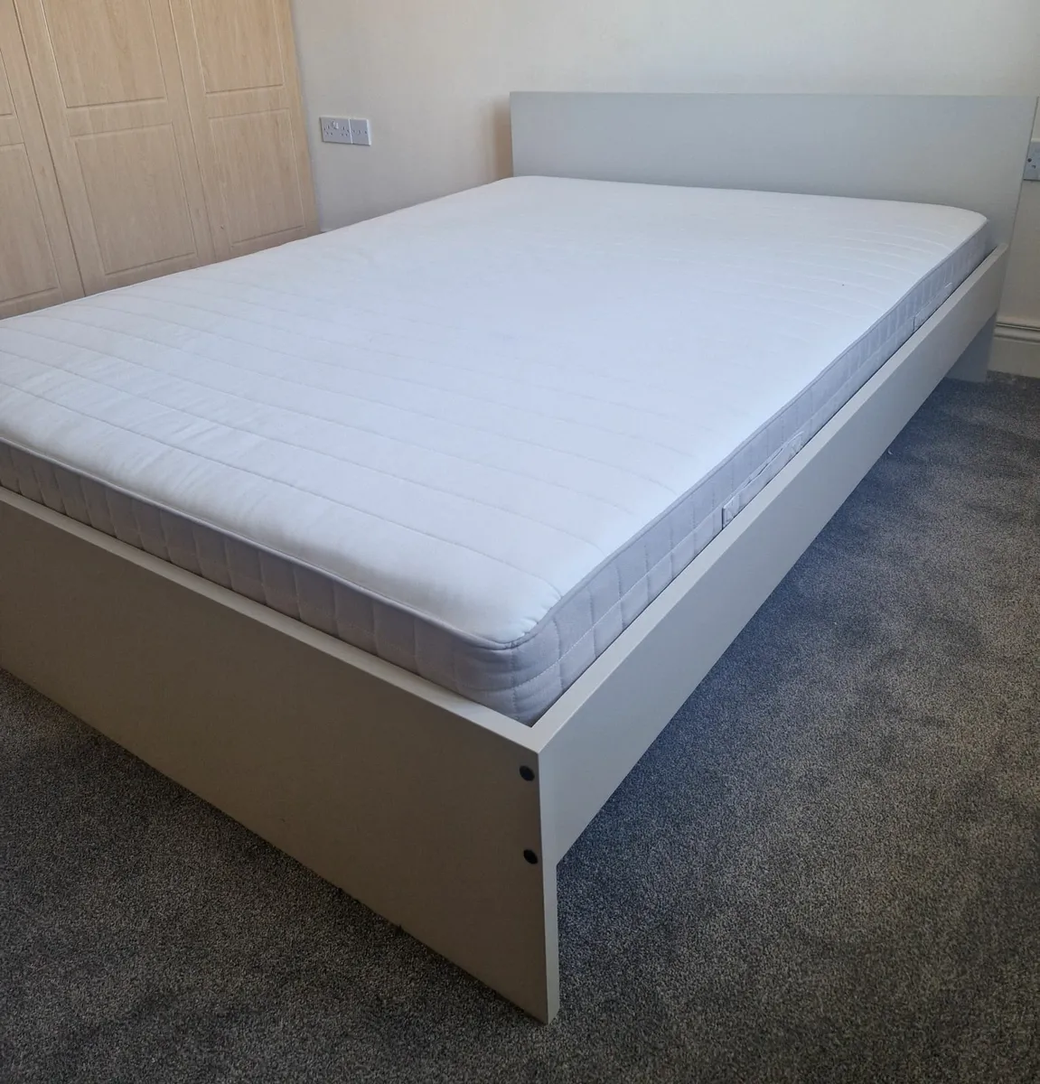 Double bed with mattress, good as new. - Image 2
