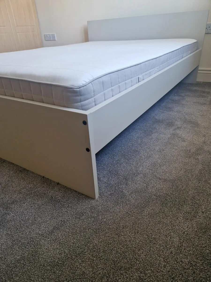 Double bed with mattress, good as new. - Image 4