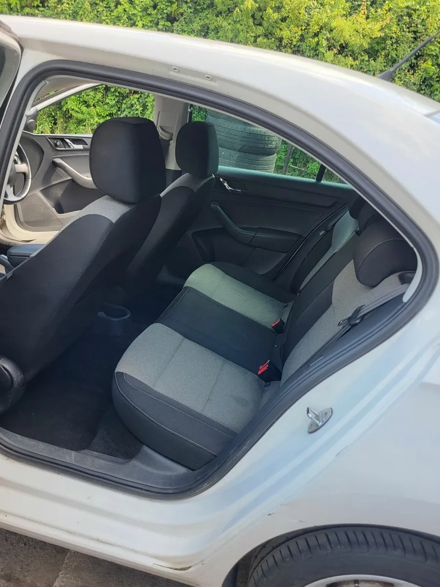 Skoda Rapid 2013 - Image 2