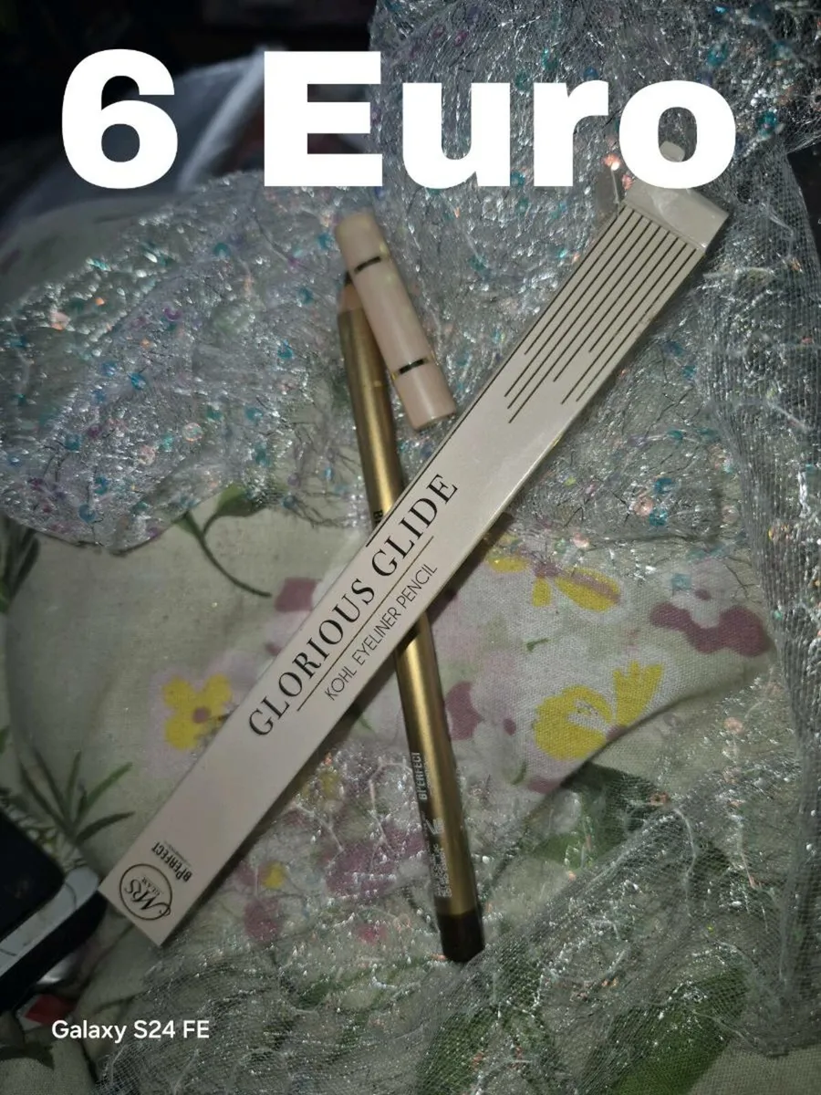 Makeup - Image 1