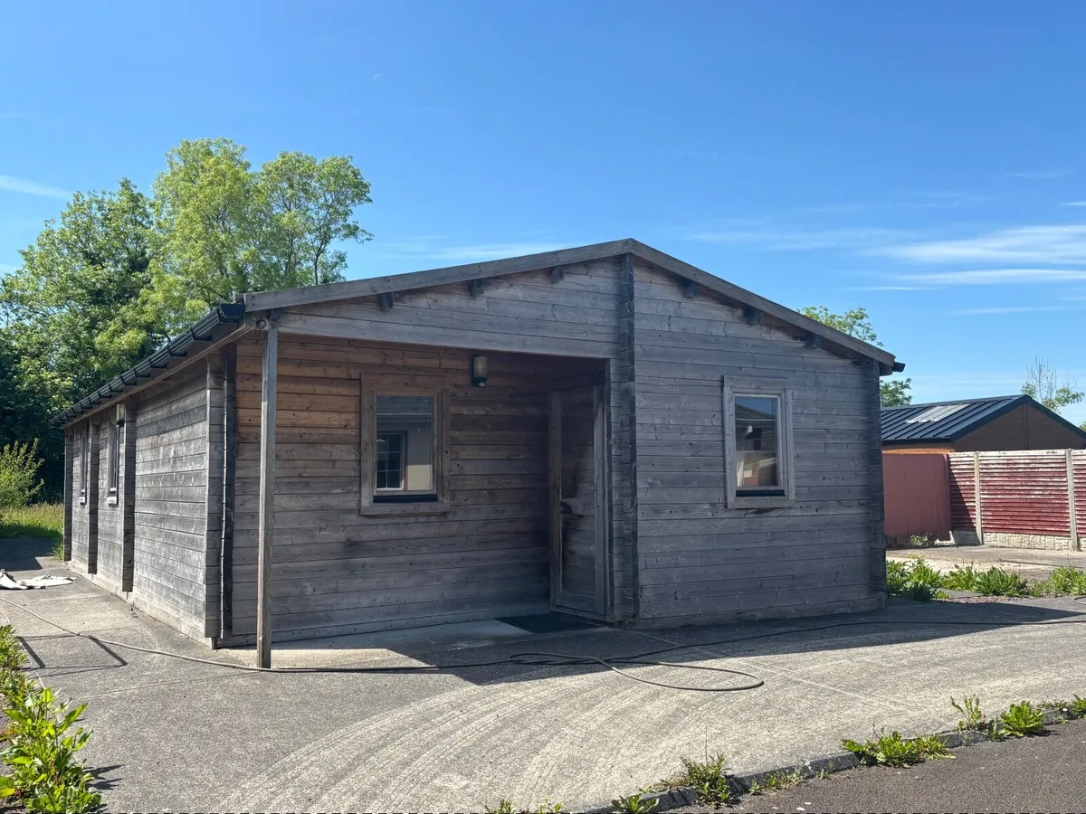 Log Cabin - Image 3