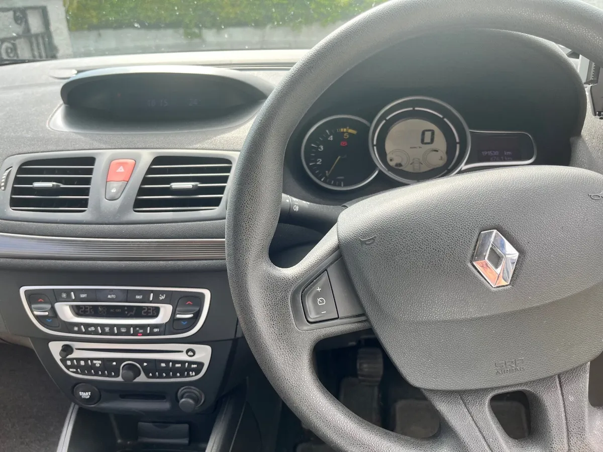Renault Fluence 2011 - Image 4