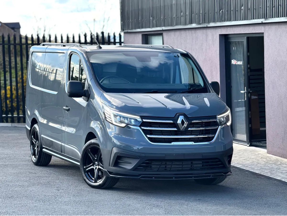 Renault Trafic 2023 Renault Trafic SWB Reduced Now - Image 3