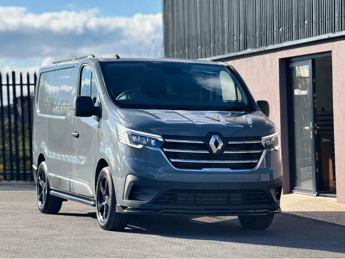 Renault Trafic 2023 Renault Trafic SWB Reduced Now - Image 4