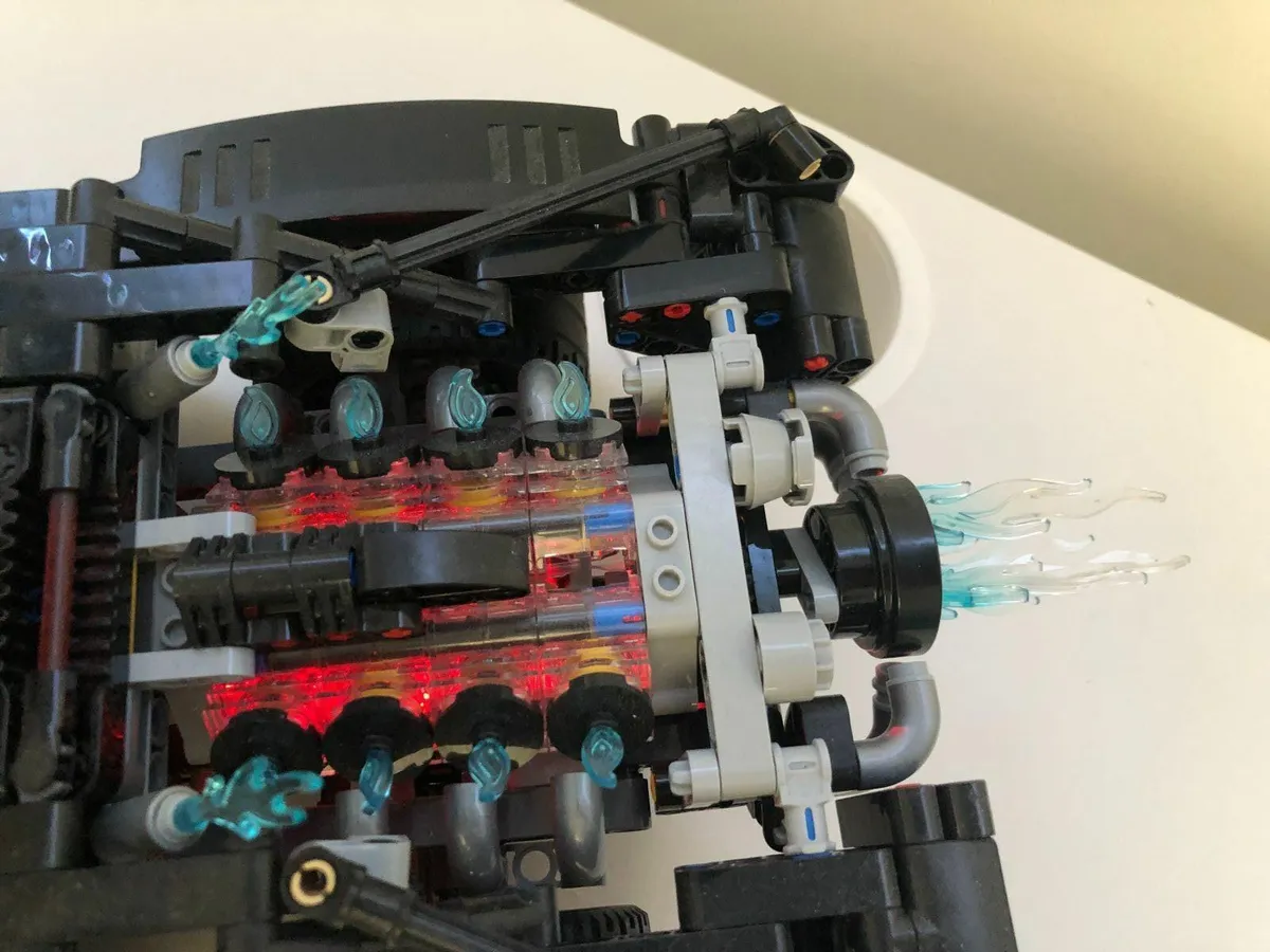 LEGO BATMOBILE SET  (now retired) - Image 4