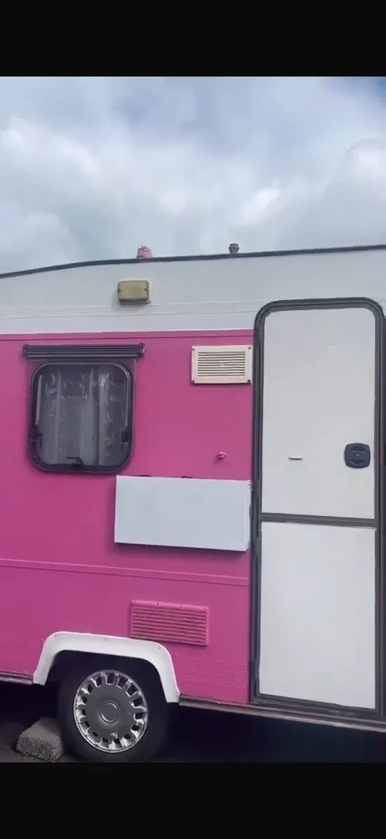 Touring caravan - Image 1