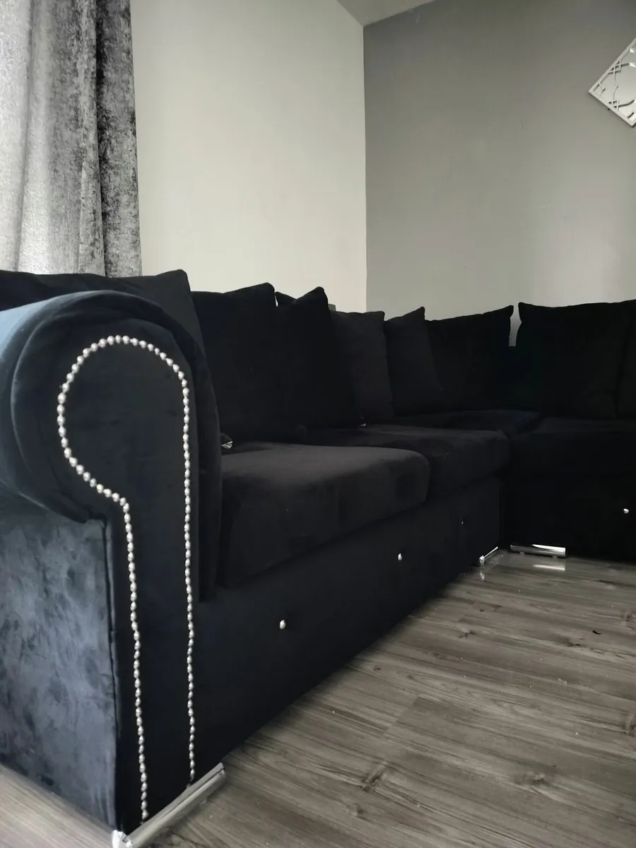 Black crushed velvet L shape sofa - Image 2