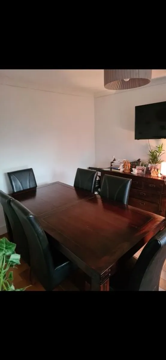table and chairs - Image 1
