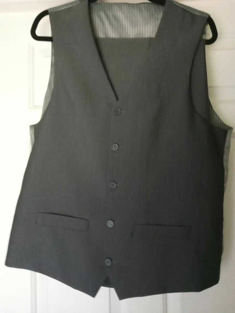 Mens Suit - Image 1