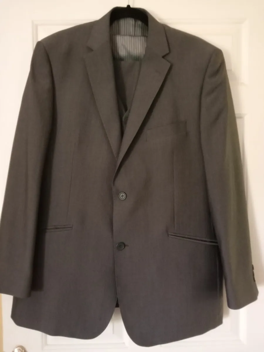 Mens Suit - Image 3