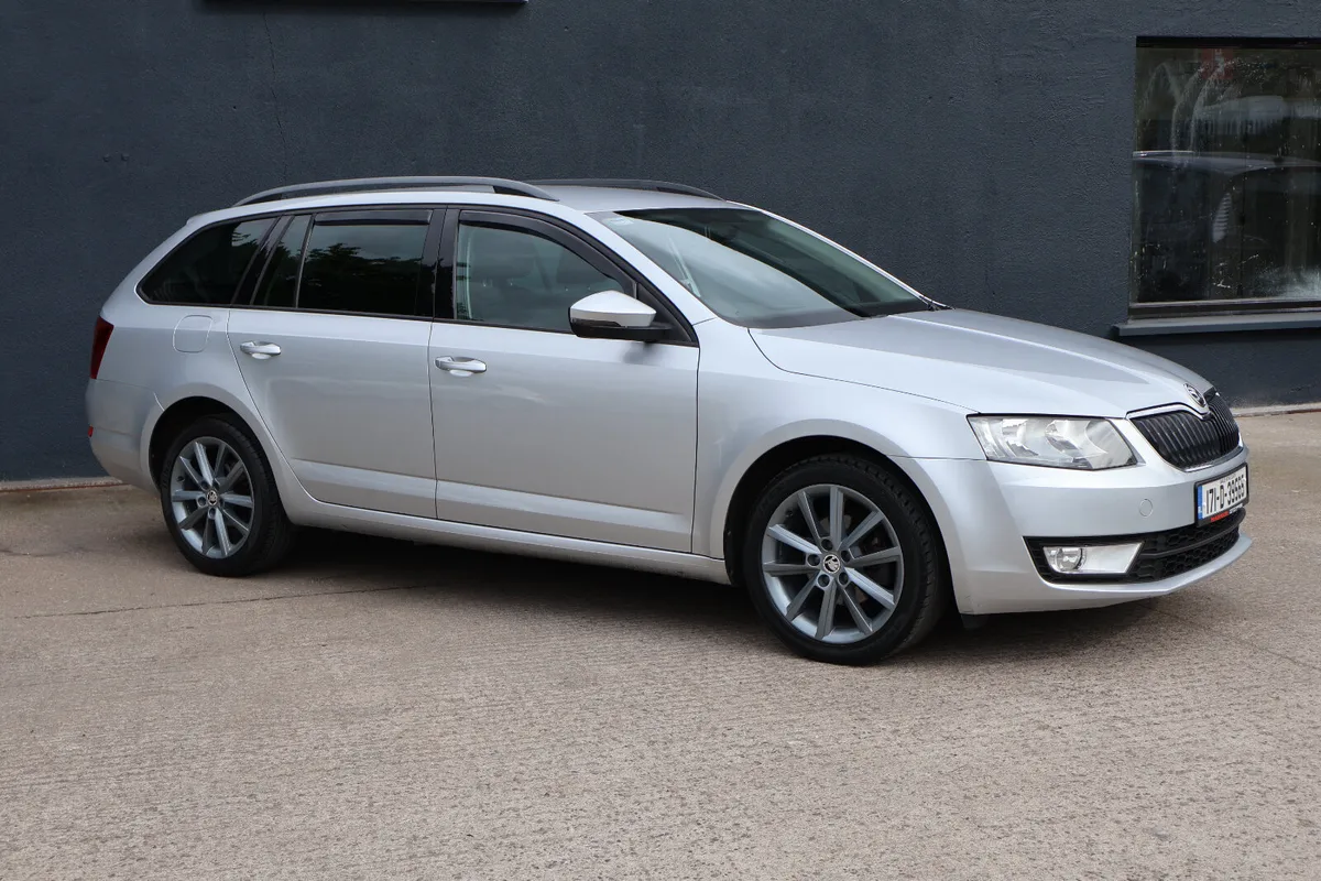 Skoda Octavia Combi low Km's new NCT - Image 3