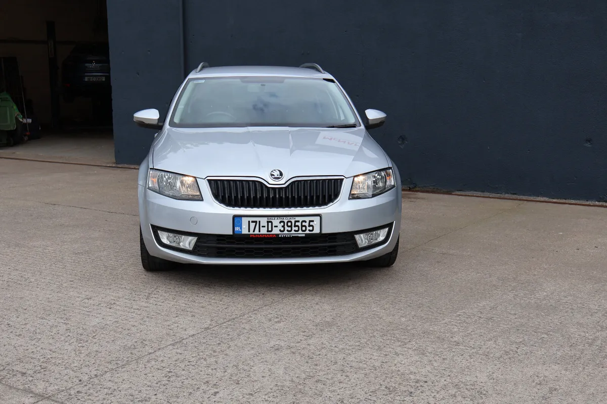 Skoda Octavia Combi low Km's new NCT - Image 4