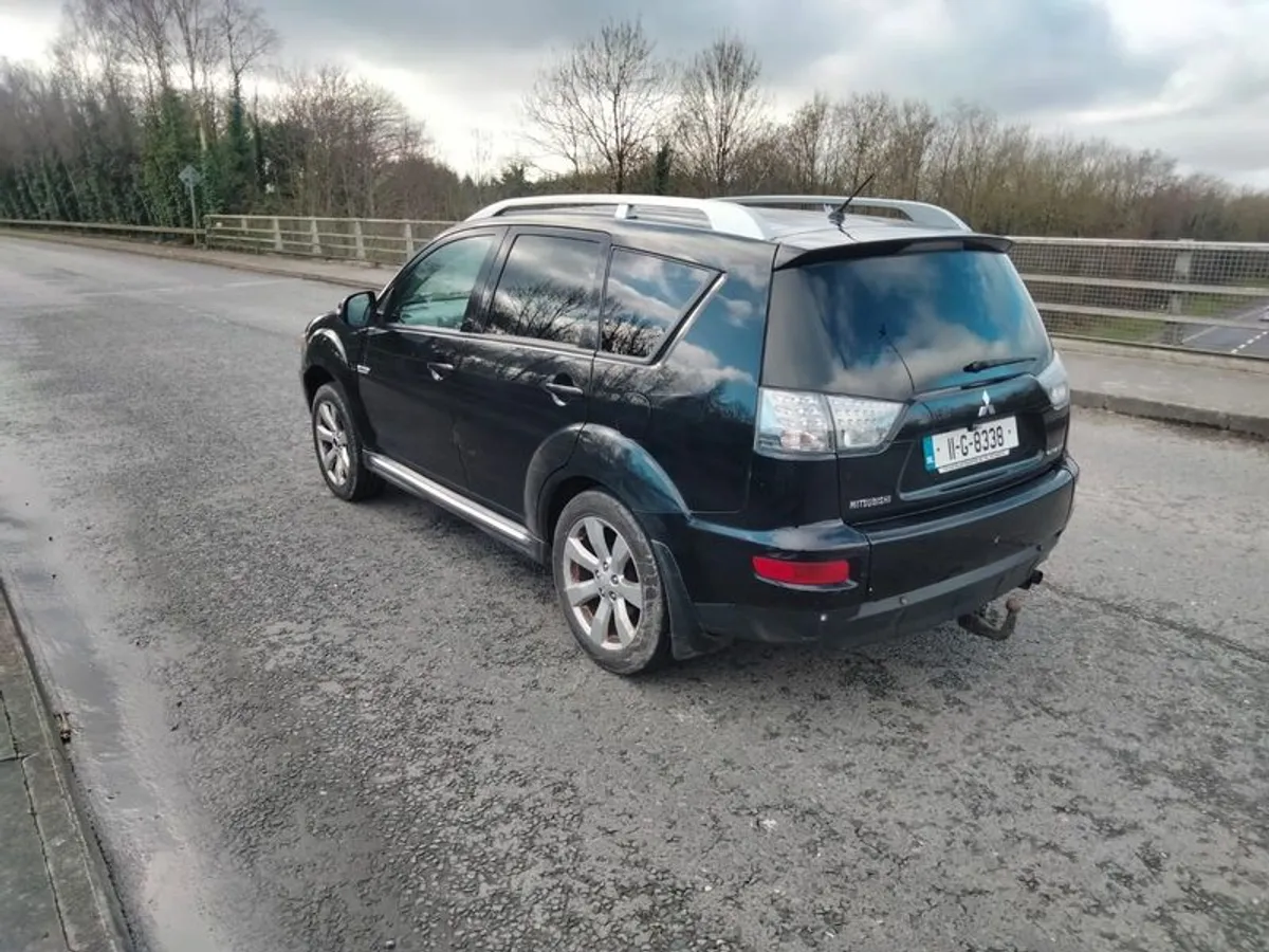 2011 Mitsubishi Outlander 7 Seater - Image 4