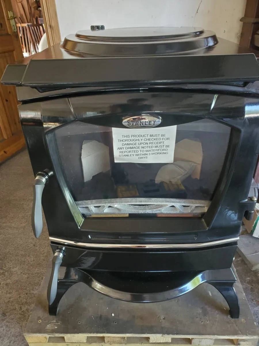 Stanley Reginald black enamel boiler stove. - Image 2