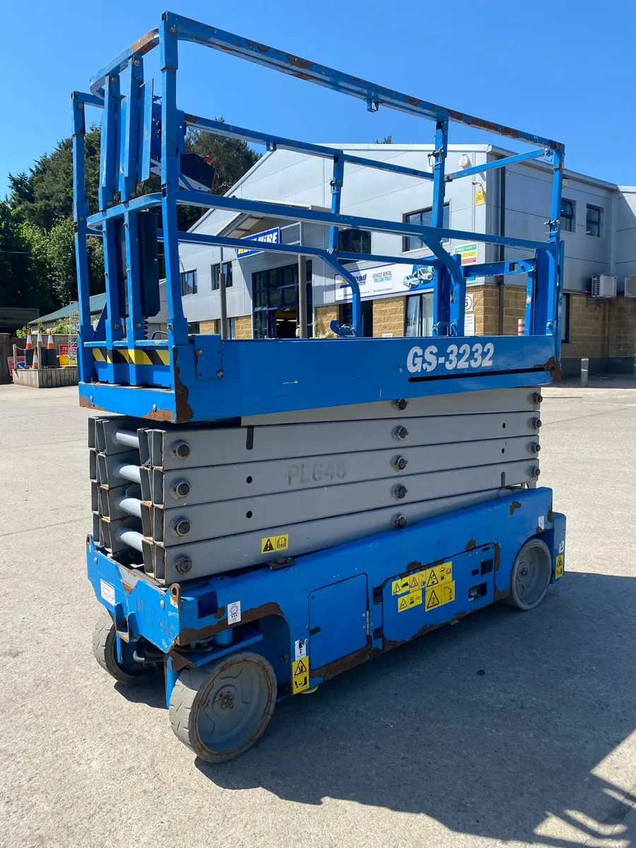 2018 GENIE GS3232 38FT ELECTRIC SCISSOR - Image 2