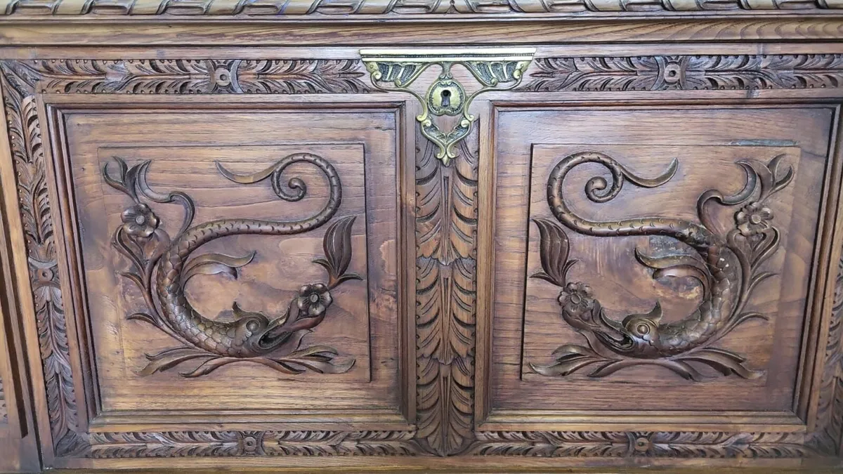 Early 1900s Portuguese carved oak trunk, - Image 3