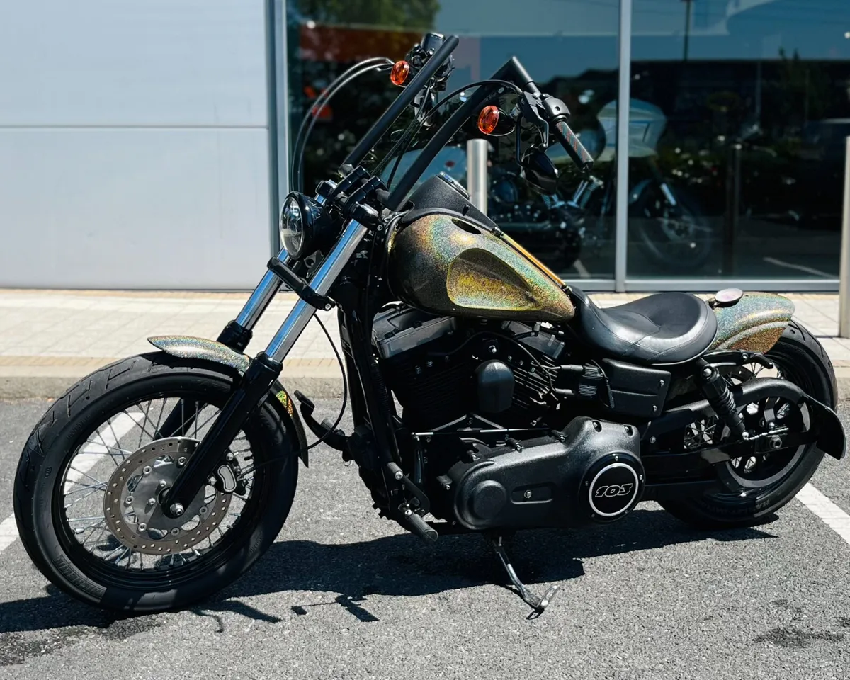 HARLEY-DAVIDSON STREET BOB CUSTOM COLOUR - Image 3