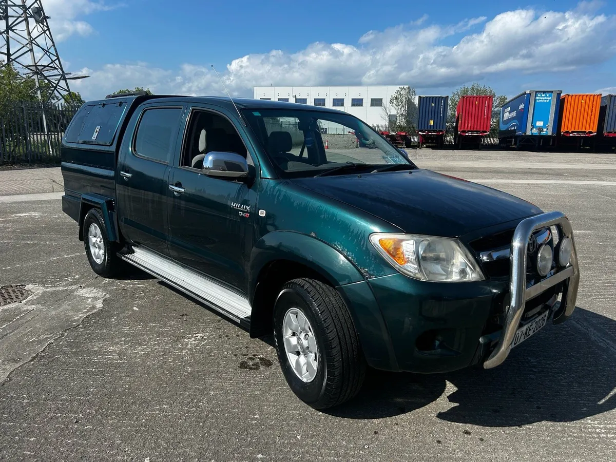 07 hilux taxed and tested - Image 1