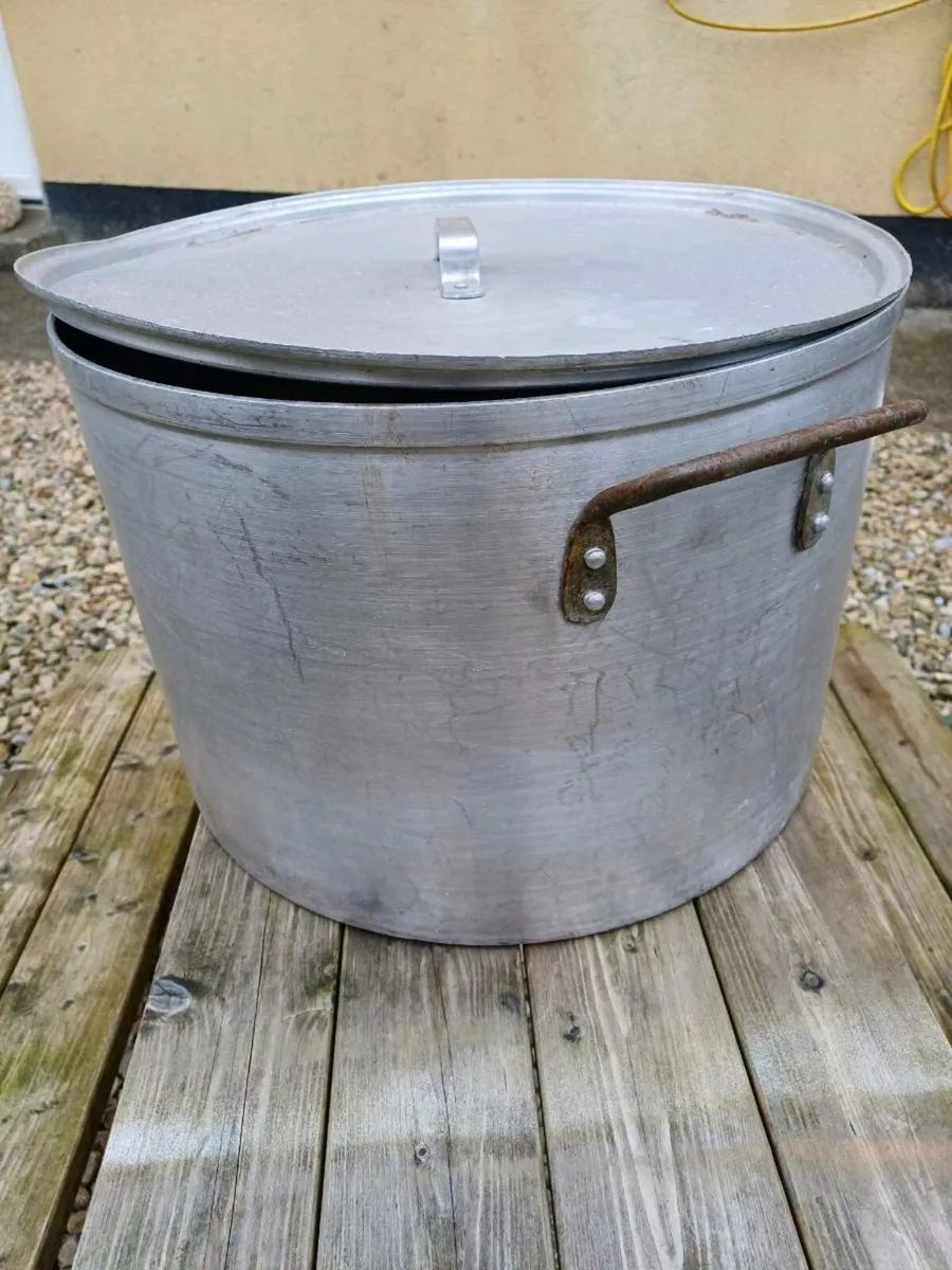 Large 1940s Ex-Army Aluminium Pots - Image 2