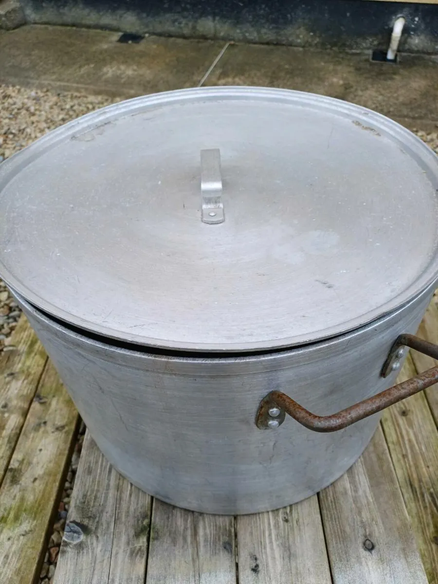 Large 1940s Ex-Army Aluminium Pots - Image 3