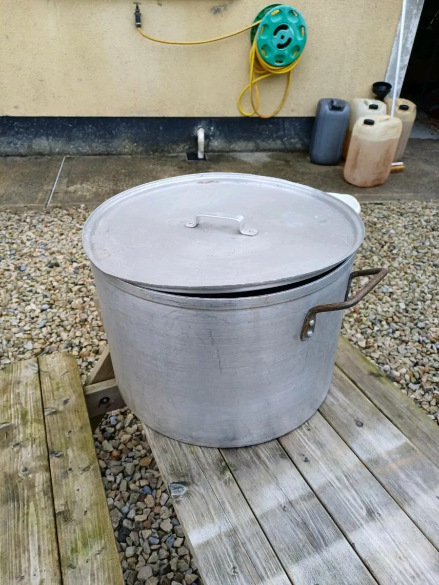 Large 1940s Ex-Army Aluminium Pots - Image 4