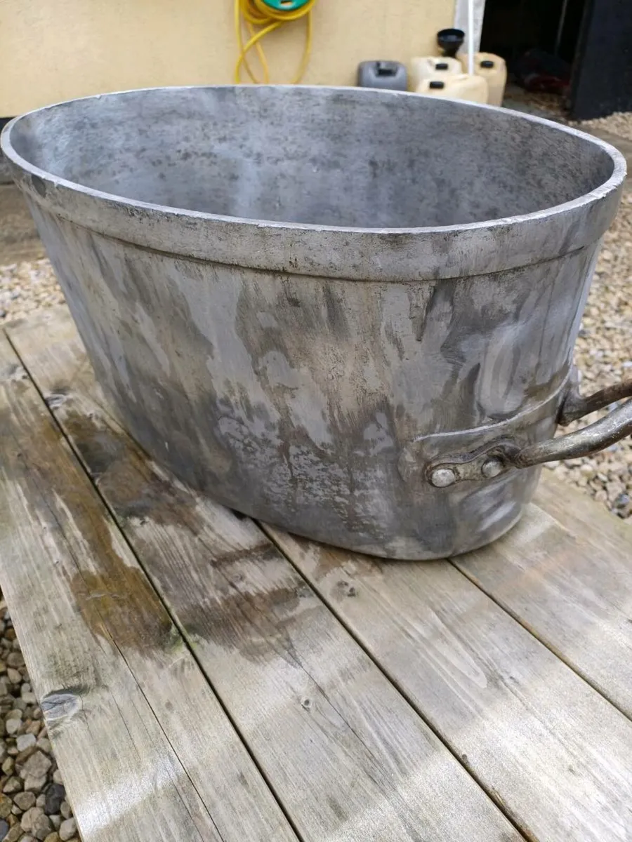 Large 1940s Ex-Army Aluminium Pot - Image 1