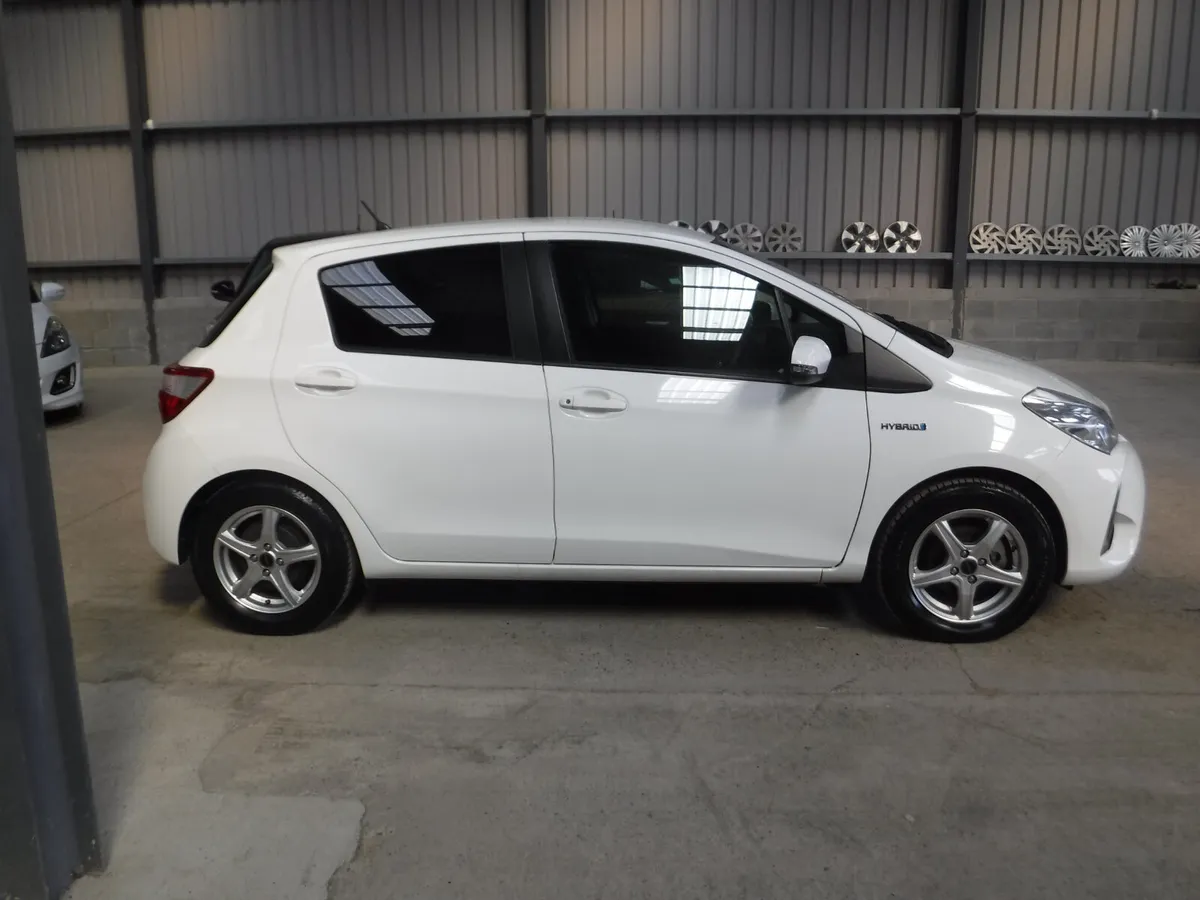 TOYOTA VITZ 1.5 AUTO HYBRID (192) ANDROID+CARPLAY - Image 2