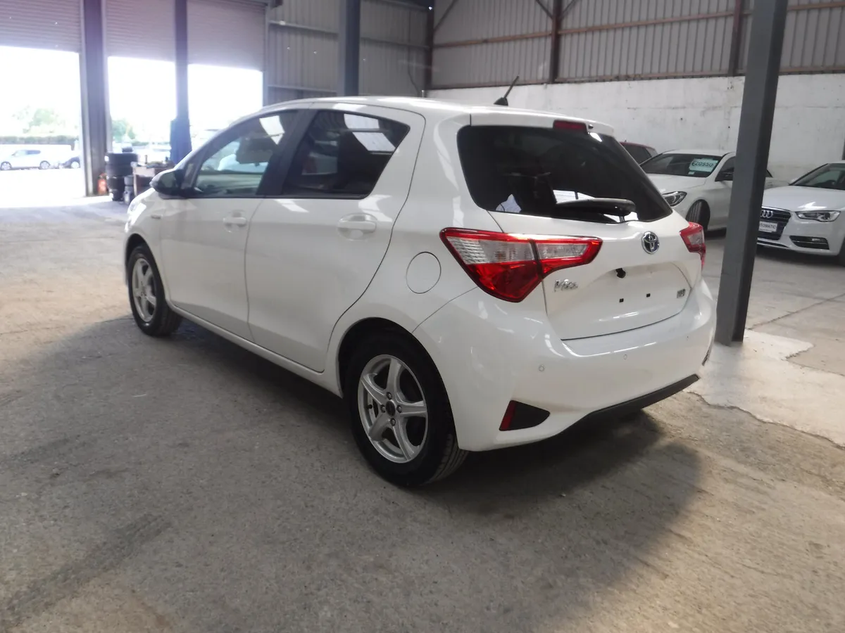 TOYOTA VITZ 1.5 AUTO HYBRID (192) ANDROID+CARPLAY - Image 4