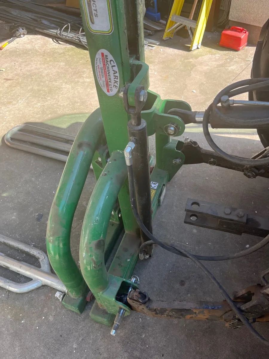 Bale stacker - Image 2