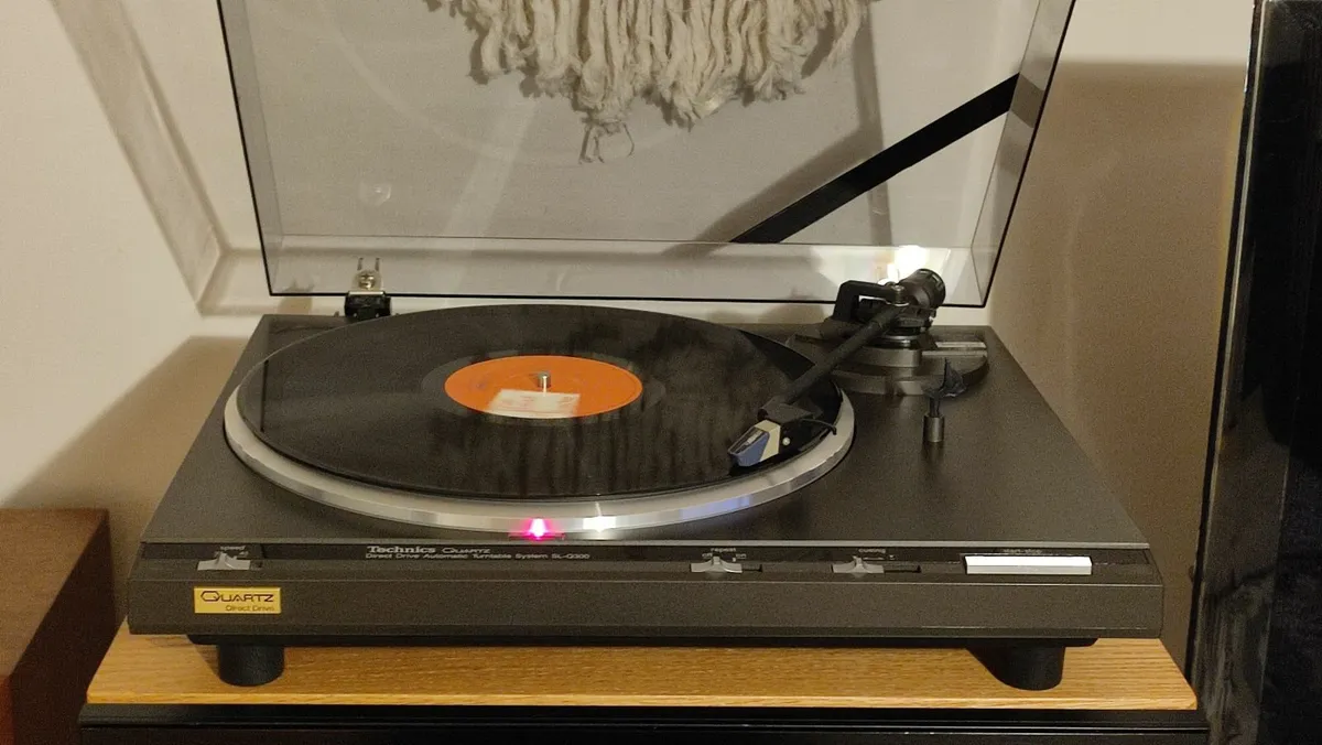 TECHNICS SL-Q300 turntable, Direct Drive,Full Auto - Image 1