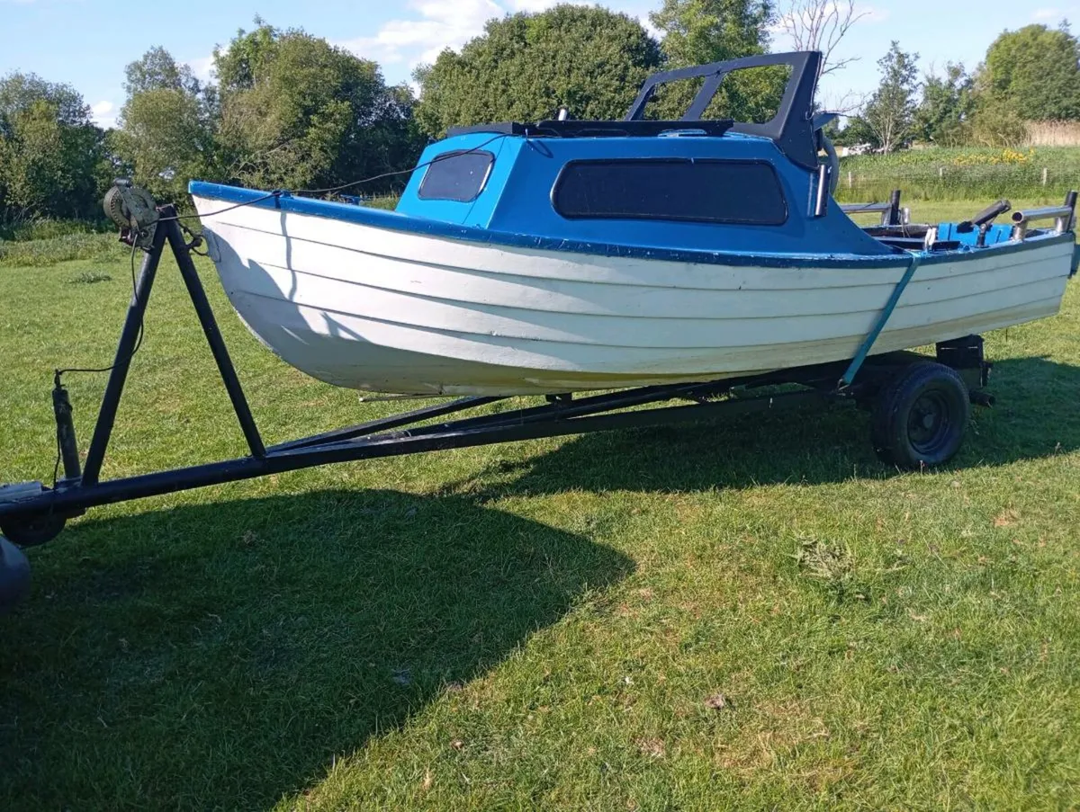 Boat engine and 4 hp Johnson - Image 2