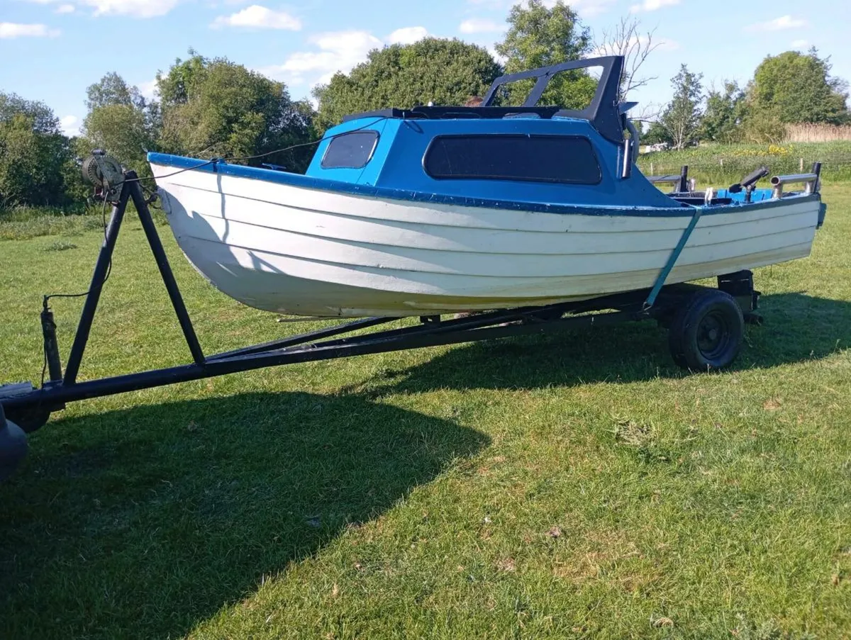 Boat engine and 4 hp Johnson - Image 3
