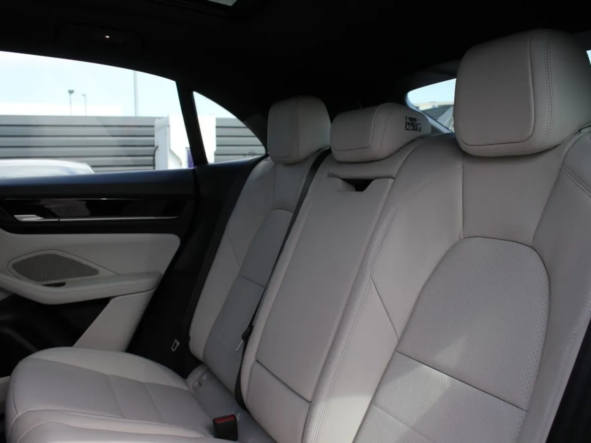 Porsche Macan 4 Electric - Image 3