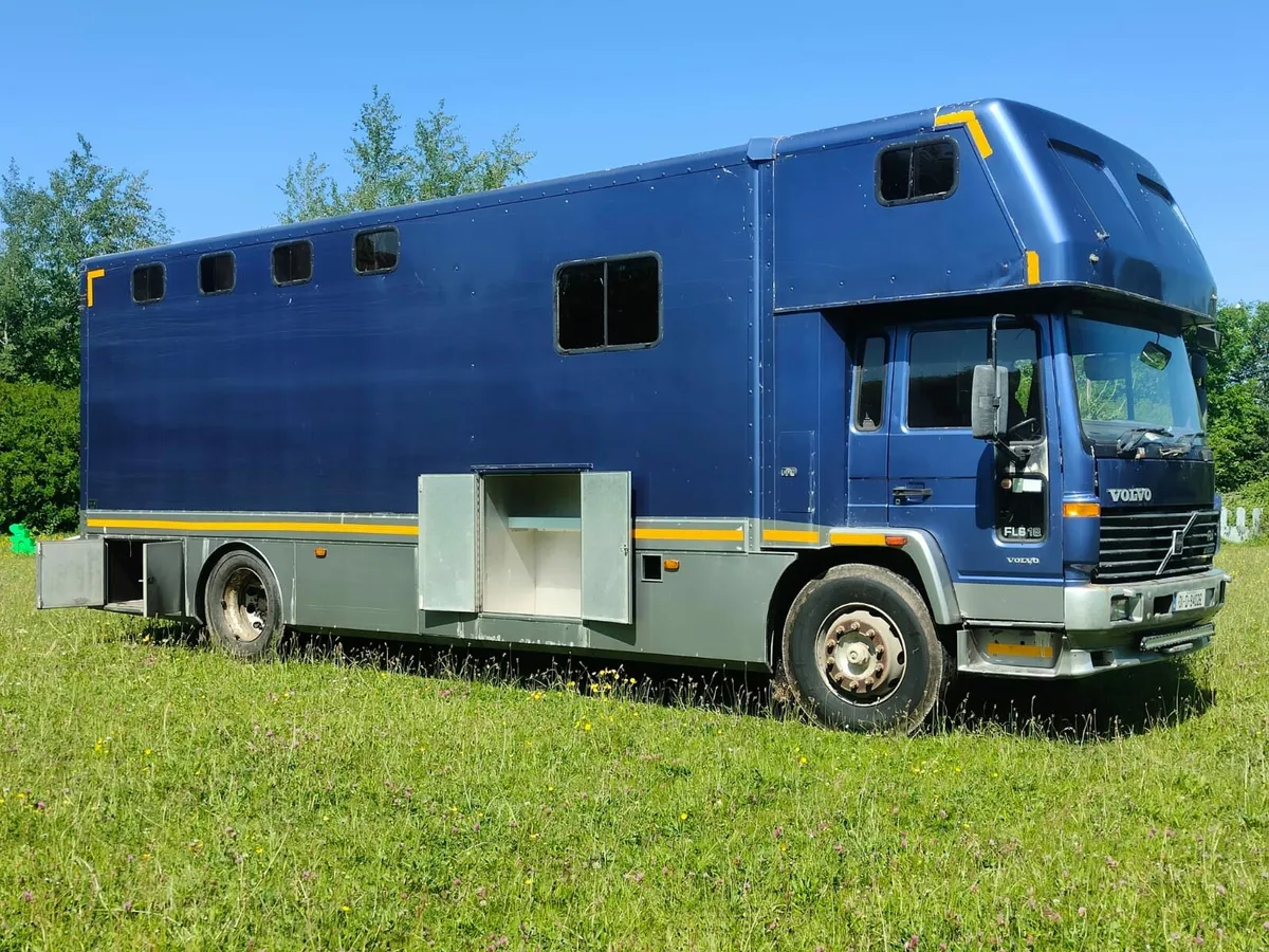 Volvo horse lorry - Image 1