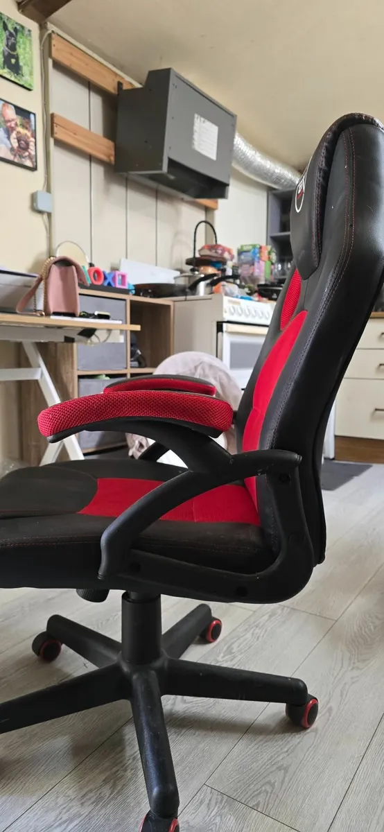 Gaming chair - Image 1