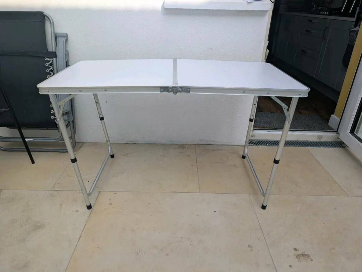 Picnic tables - Image 1