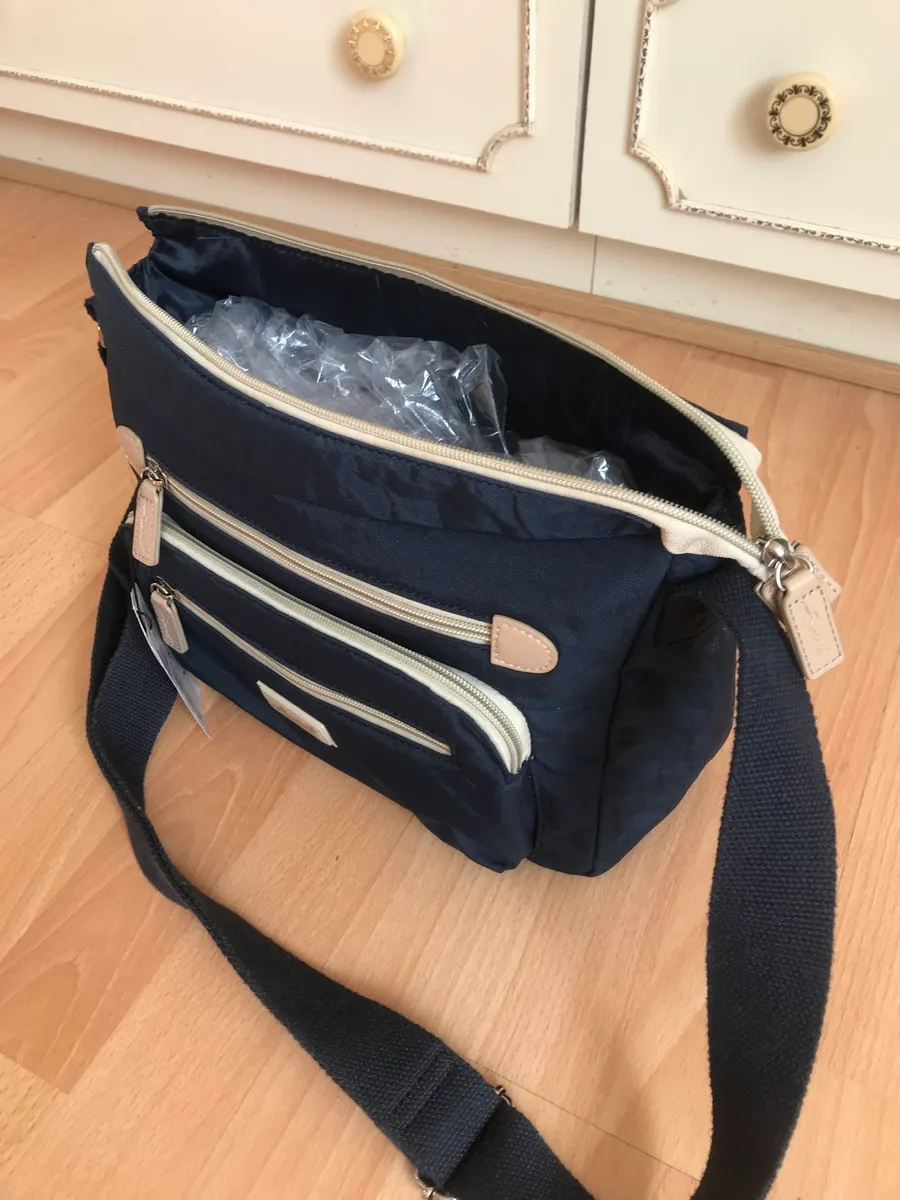 New Navy Shoulderbag €20 - Image 3